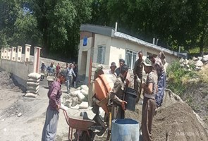 بهسازی-محوطه-خانه-بهداشت-ورده-با--مشارکت-خیرین